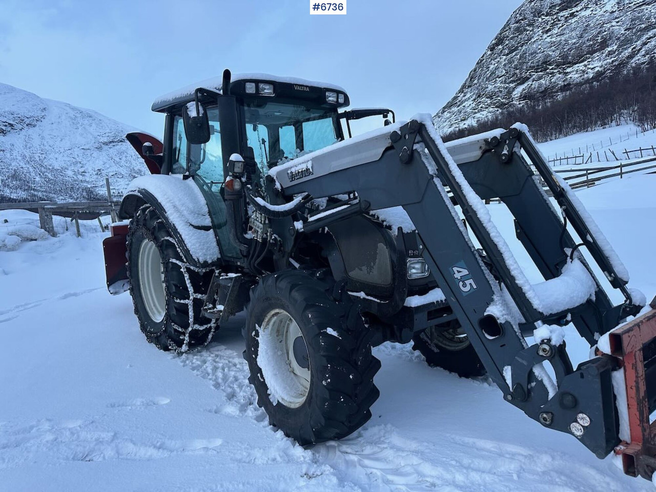 2010 Valtra N92 4x4 tractor with front loader and chains. SEE VIDEO. - Traktor: slika 2010 Valtra N92 4x4 tractor with front loader and chains. SEE VIDEO. - Traktor 2010 Valtra N92 4x4 tractor with front loader and chains. SEE VIDEO. - Traktor: slika 2010 Valtra N92 4x4 tractor with front loader and chains. SEE VIDEO. - Traktor