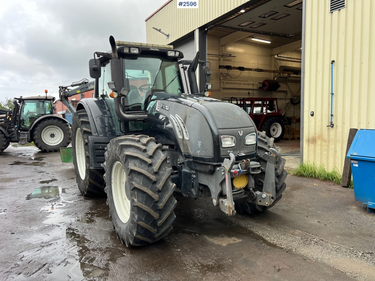 2010 Valtra T182 Versu Tractor w/ 2015 NHS 300E Chipper and 2015 Junkkari P4169 Crane - Traktor: slika 2010 Valtra T182 Versu Tractor w/ 2015 NHS 300E Chipper and 2015 Junkkari P4169 Crane - Traktor 2010 Valtra T182 Versu Tractor w/ 2015 NHS 300E Chipper and 2015 Junkkari P4169 Crane - Traktor: slika 2010 Valtra T182 Versu Tractor w/ 2015 NHS 300E Chipper and 2015 Junkkari P4169 Crane - Traktor