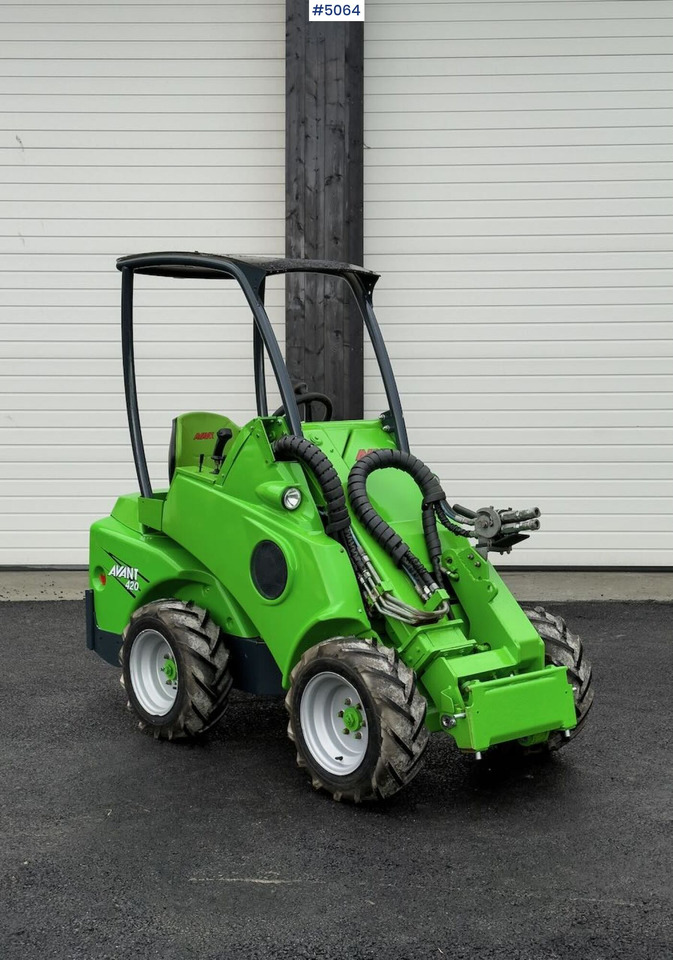 2012 Avant M420 w/ bucket NEWLY SERVICED - Zglobni utovarivač: slika 2012 Avant M420 w/ bucket NEWLY SERVICED - Zglobni utovarivač 2012 Avant M420 w/ bucket NEWLY SERVICED - Zglobni utovarivač: slika 2012 Avant M420 w/ bucket NEWLY SERVICED - Zglobni utovarivač