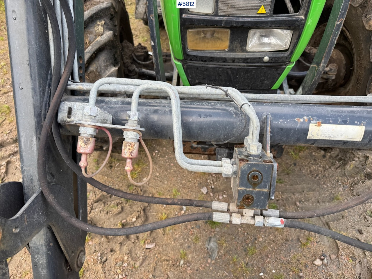 2013 Deutz Fahr Agroplus 410 DT w/ front loader. - Traktor: slika 2013 Deutz Fahr Agroplus 410 DT w/ front loader. - Traktor 2013 Deutz Fahr Agroplus 410 DT w/ front loader. - Traktor: slika 2013 Deutz Fahr Agroplus 410 DT w/ front loader. - Traktor