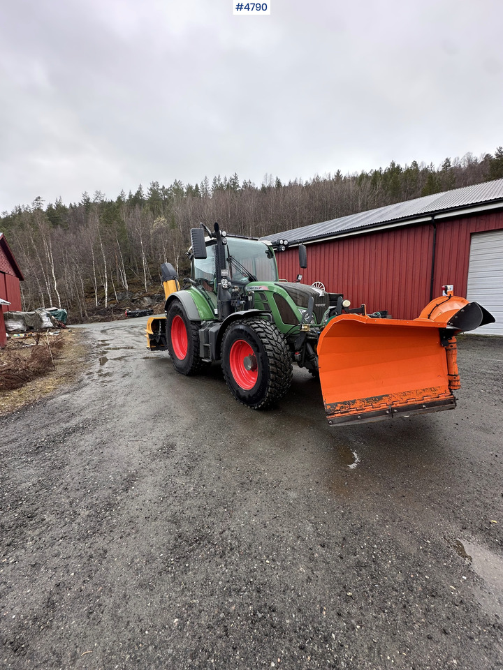 2014 Fendt 514 Vario 4x4 w/ front loader, folding plow, snow blower and sand spreader - Traktor: slika 2014 Fendt 514 Vario 4x4 w/ front loader, folding plow, snow blower and sand spreader - Traktor 2014 Fendt 514 Vario 4x4 w/ front loader, folding plow, snow blower and sand spreader - Traktor: slika 2014 Fendt 514 Vario 4x4 w/ front loader, folding plow, snow blower and sand spreader - Traktor