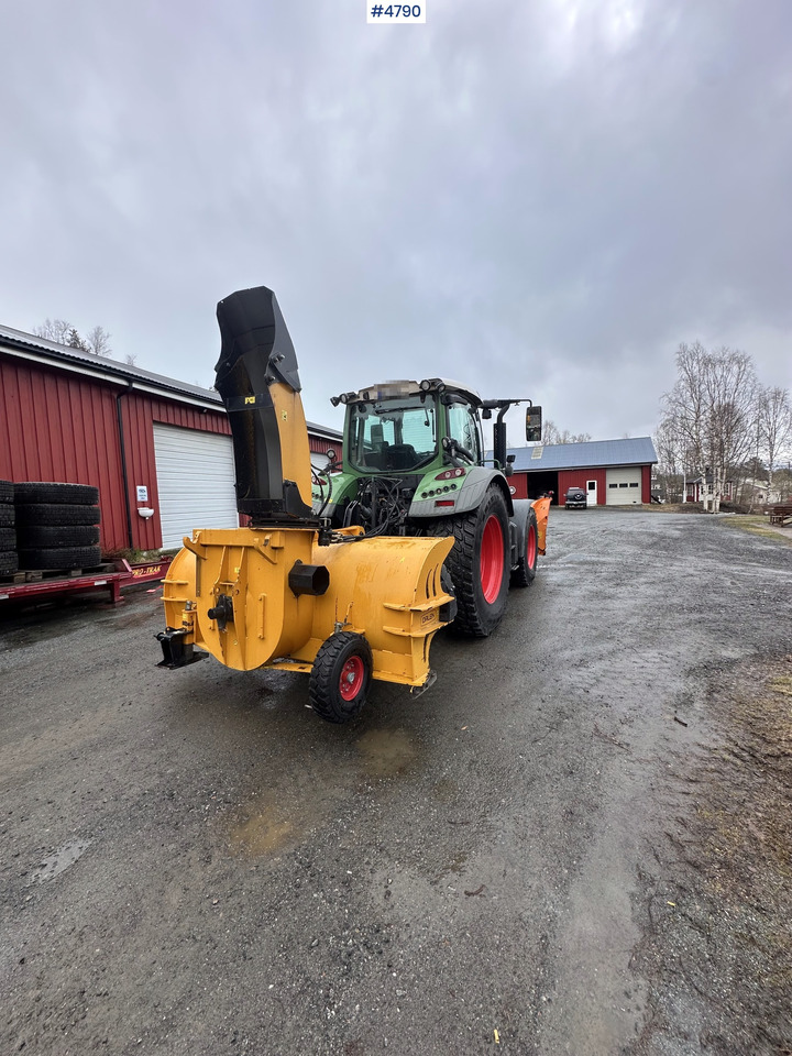 2014 Fendt 514 Vario 4x4 w/ front loader, folding plow, snow blower and sand spreader - Traktor: slika 2014 Fendt 514 Vario 4x4 w/ front loader, folding plow, snow blower and sand spreader - Traktor 2014 Fendt 514 Vario 4x4 w/ front loader, folding plow, snow blower and sand spreader - Traktor: slika 2014 Fendt 514 Vario 4x4 w/ front loader, folding plow, snow blower and sand spreader - Traktor