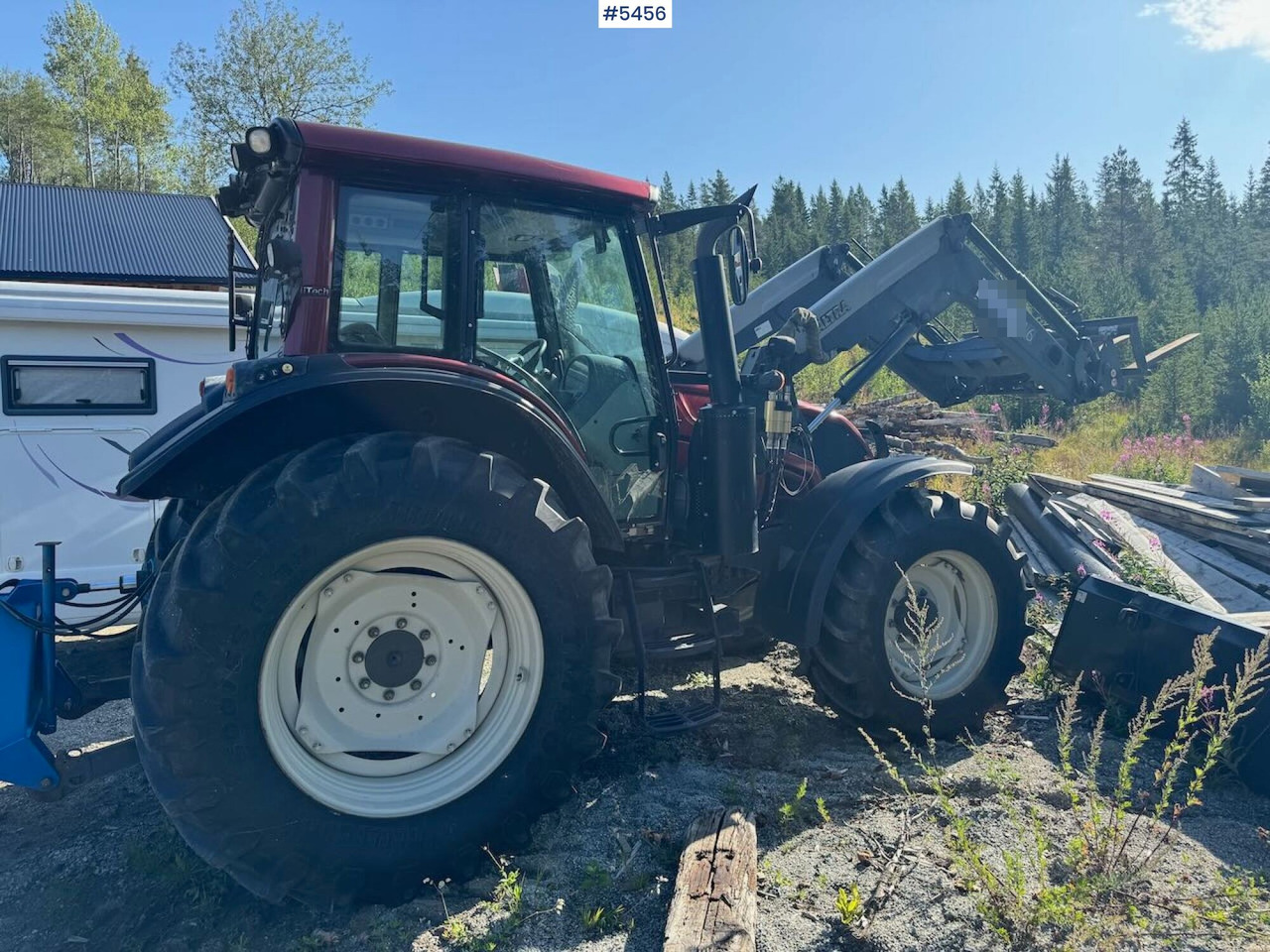 2015 Valtra N123 w/ front loader - Traktor: slika 2015 Valtra N123 w/ front loader - Traktor 2015 Valtra N123 w/ front loader - Traktor: slika 2015 Valtra N123 w/ front loader - Traktor