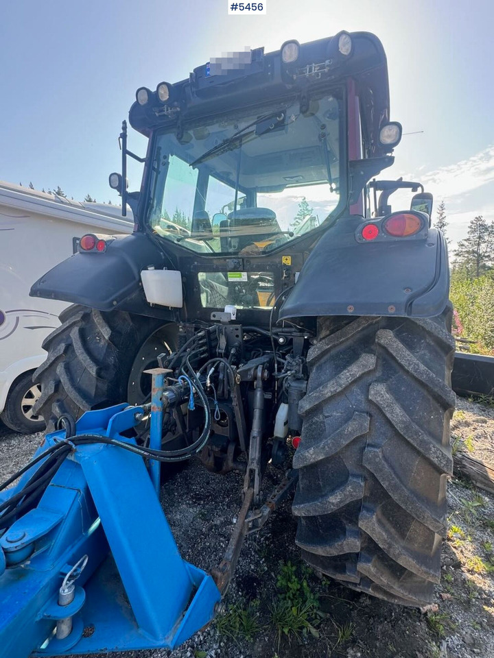 2015 Valtra N123 w/ front loader - Traktor: slika 2015 Valtra N123 w/ front loader - Traktor 2015 Valtra N123 w/ front loader - Traktor: slika 2015 Valtra N123 w/ front loader - Traktor
