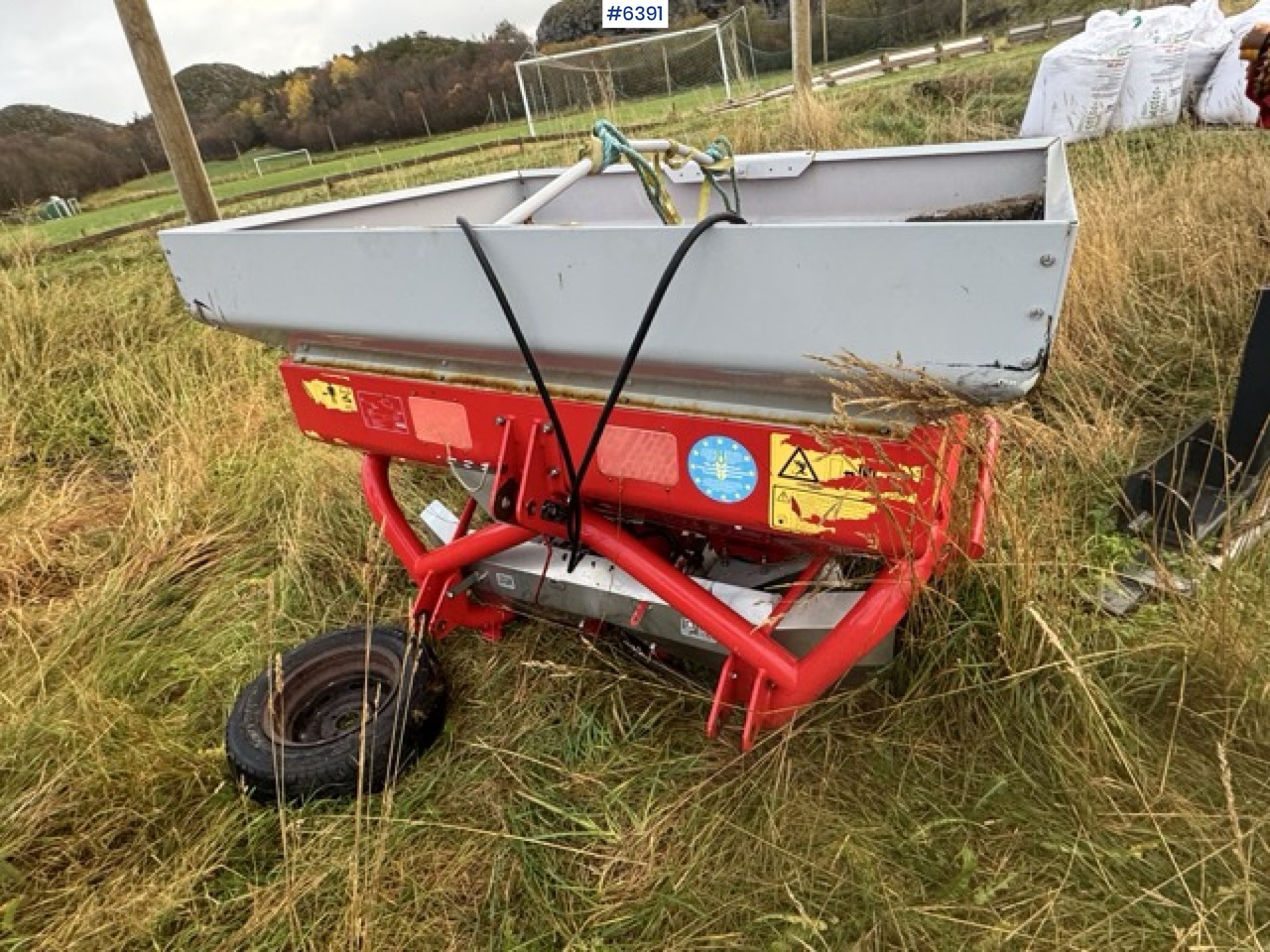 2016 Kverneland fertilizer spreader. Repair object. - Rasipač gnojiva: slika  2016 Kverneland fertilizer spreader. Repair object. - Rasipač gnojiva 2016 Kverneland fertilizer spreader. Repair object. - Rasipač gnojiva: slika  2016 Kverneland fertilizer spreader. Repair object. - Rasipač gnojiva