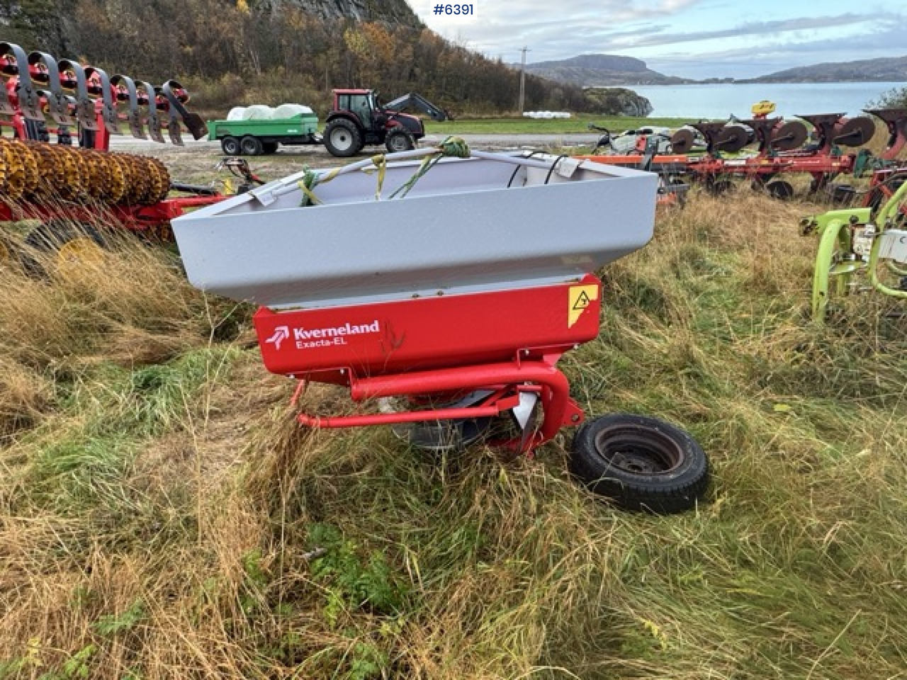 2016 Kverneland fertilizer spreader. Repair object. - Rasipač gnojiva: slika  2016 Kverneland fertilizer spreader. Repair object. - Rasipač gnojiva 2016 Kverneland fertilizer spreader. Repair object. - Rasipač gnojiva: slika  2016 Kverneland fertilizer spreader. Repair object. - Rasipač gnojiva