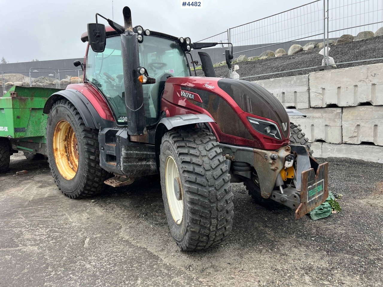 Zakup  2017 Valtra T234 tractor Plow rigged Tractor 2017 Valtra T234 tractor Plow rigged Tractor: slika Zakup  2017 Valtra T234 tractor Plow rigged Tractor 2017 Valtra T234 tractor Plow rigged Tractor