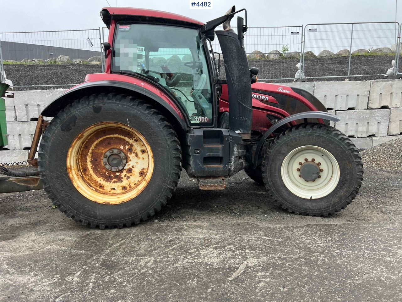 Zakup  2017 Valtra T234 tractor Plow rigged Tractor 2017 Valtra T234 tractor Plow rigged Tractor: slika Zakup  2017 Valtra T234 tractor Plow rigged Tractor 2017 Valtra T234 tractor Plow rigged Tractor