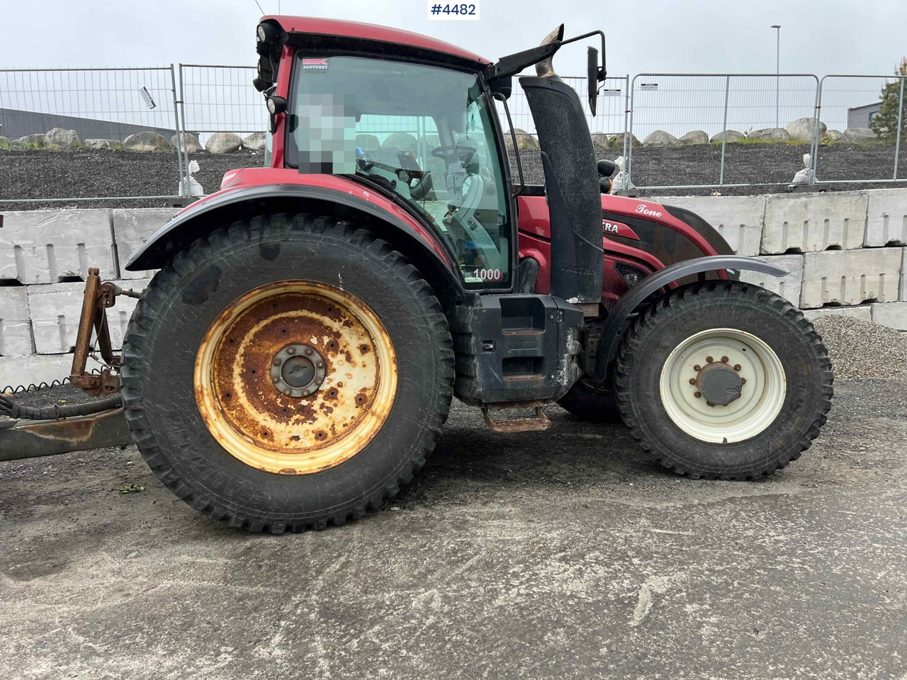 Zakup  2017 Valtra T234 tractor Plow rigged Tractor 2017 Valtra T234 tractor Plow rigged Tractor: slika Zakup  2017 Valtra T234 tractor Plow rigged Tractor 2017 Valtra T234 tractor Plow rigged Tractor