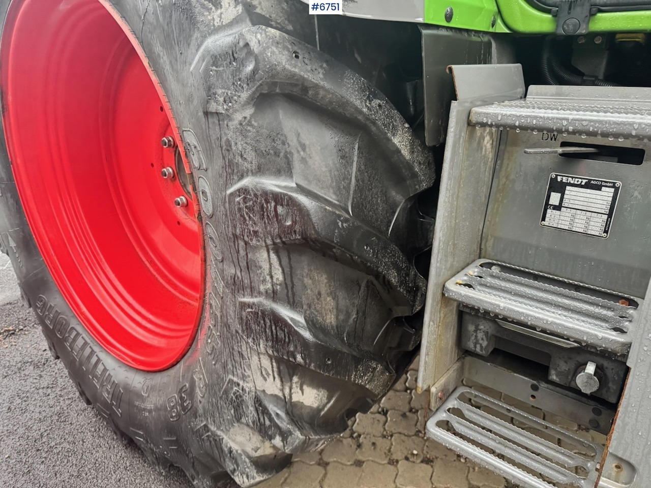 Traktor 2019 Fendt 313 Vario w/ Front hydraulics and 2 sets of tires.: slika Traktor 2019 Fendt 313 Vario w/ Front hydraulics and 2 sets of tires. Traktor 2019 Fendt 313 Vario w/ Front hydraulics and 2 sets of tires.: slika Traktor 2019 Fendt 313 Vario w/ Front hydraulics and 2 sets of tires.