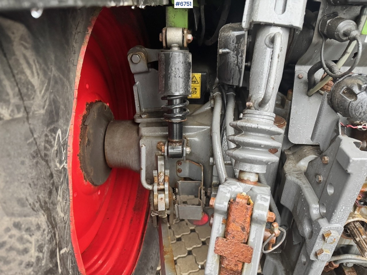 Traktor 2019 Fendt 313 Vario w/ Front hydraulics and 2 sets of tires.: slika Traktor 2019 Fendt 313 Vario w/ Front hydraulics and 2 sets of tires. Traktor 2019 Fendt 313 Vario w/ Front hydraulics and 2 sets of tires.: slika Traktor 2019 Fendt 313 Vario w/ Front hydraulics and 2 sets of tires.