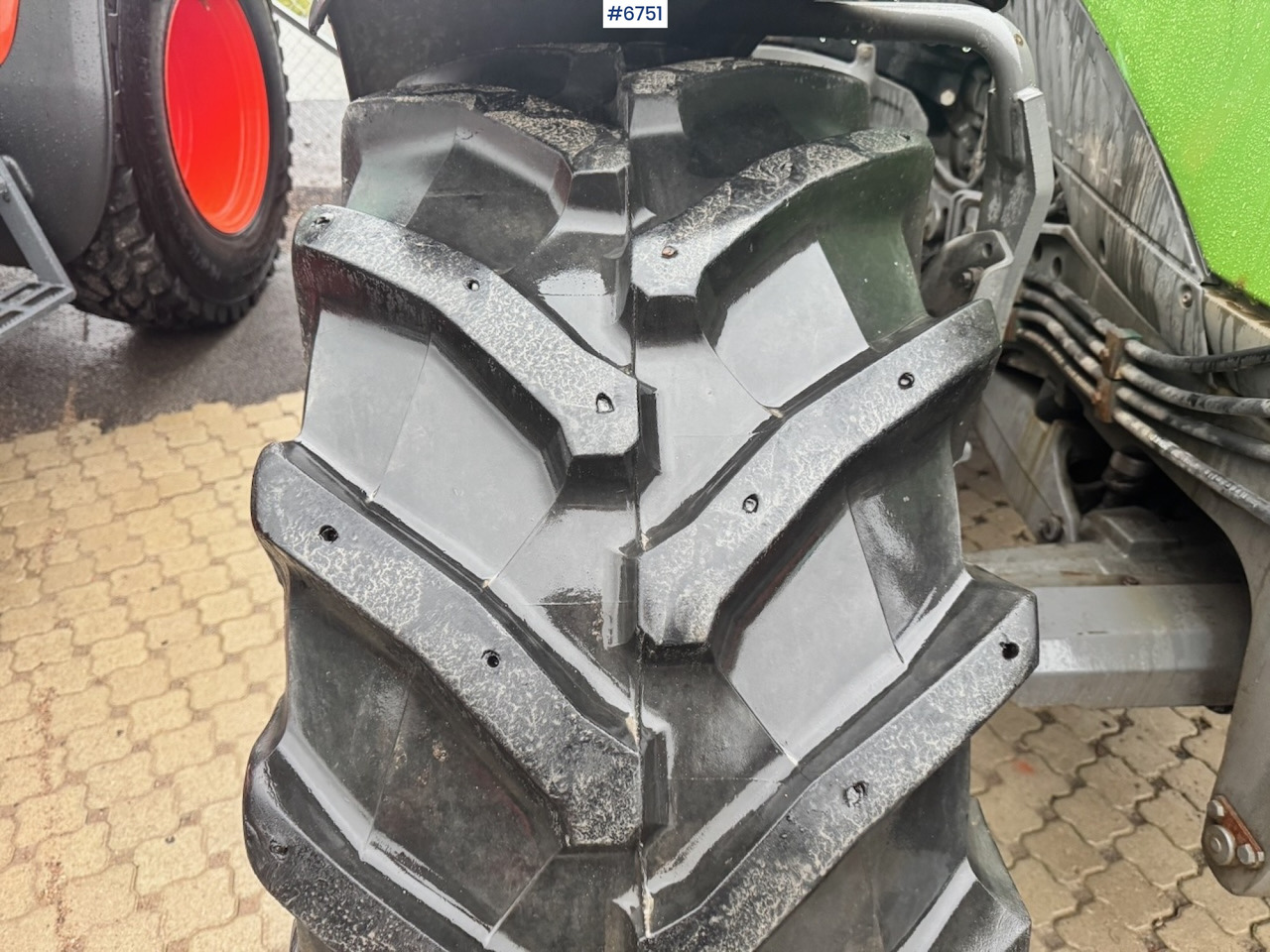 Traktor 2019 Fendt 313 Vario w/ Front hydraulics and 2 sets of tires.: slika Traktor 2019 Fendt 313 Vario w/ Front hydraulics and 2 sets of tires. Traktor 2019 Fendt 313 Vario w/ Front hydraulics and 2 sets of tires.: slika Traktor 2019 Fendt 313 Vario w/ Front hydraulics and 2 sets of tires.