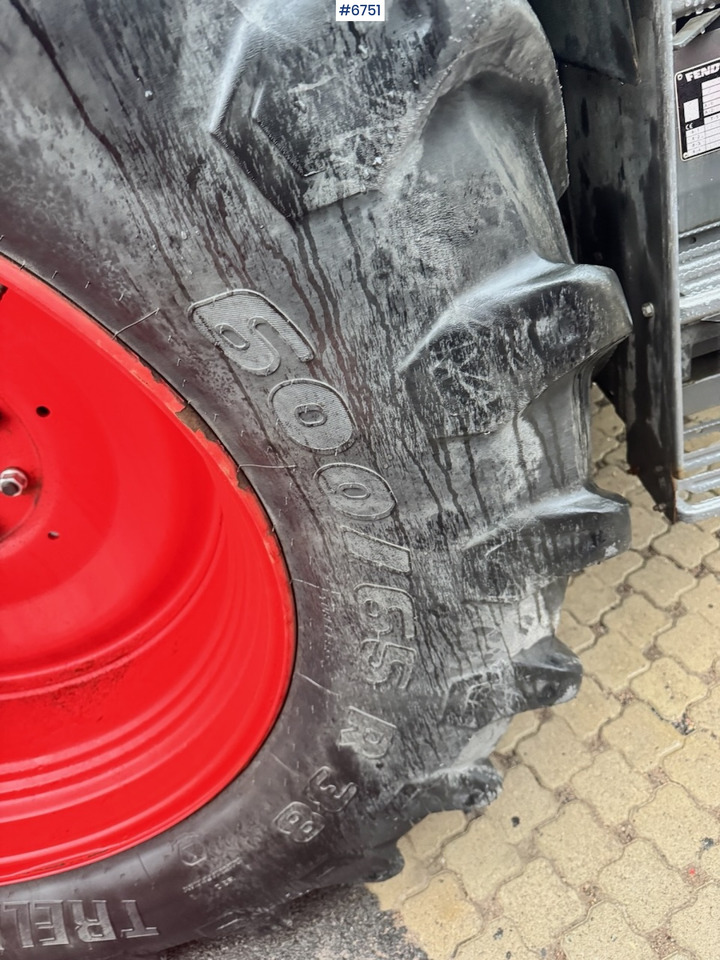 Traktor 2019 Fendt 313 Vario w/ Front hydraulics and 2 sets of tires.: slika Traktor 2019 Fendt 313 Vario w/ Front hydraulics and 2 sets of tires. Traktor 2019 Fendt 313 Vario w/ Front hydraulics and 2 sets of tires.: slika Traktor 2019 Fendt 313 Vario w/ Front hydraulics and 2 sets of tires.