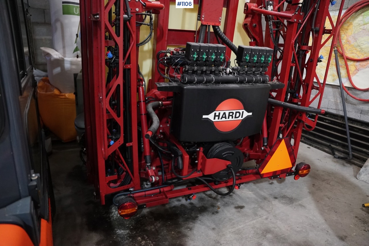 2021 Hardi Mega 1500 Field sprayer - Prskalica za traktor: slika 2021 Hardi Mega 1500 Field sprayer - Prskalica za traktor 2021 Hardi Mega 1500 Field sprayer - Prskalica za traktor: slika 2021 Hardi Mega 1500 Field sprayer - Prskalica za traktor