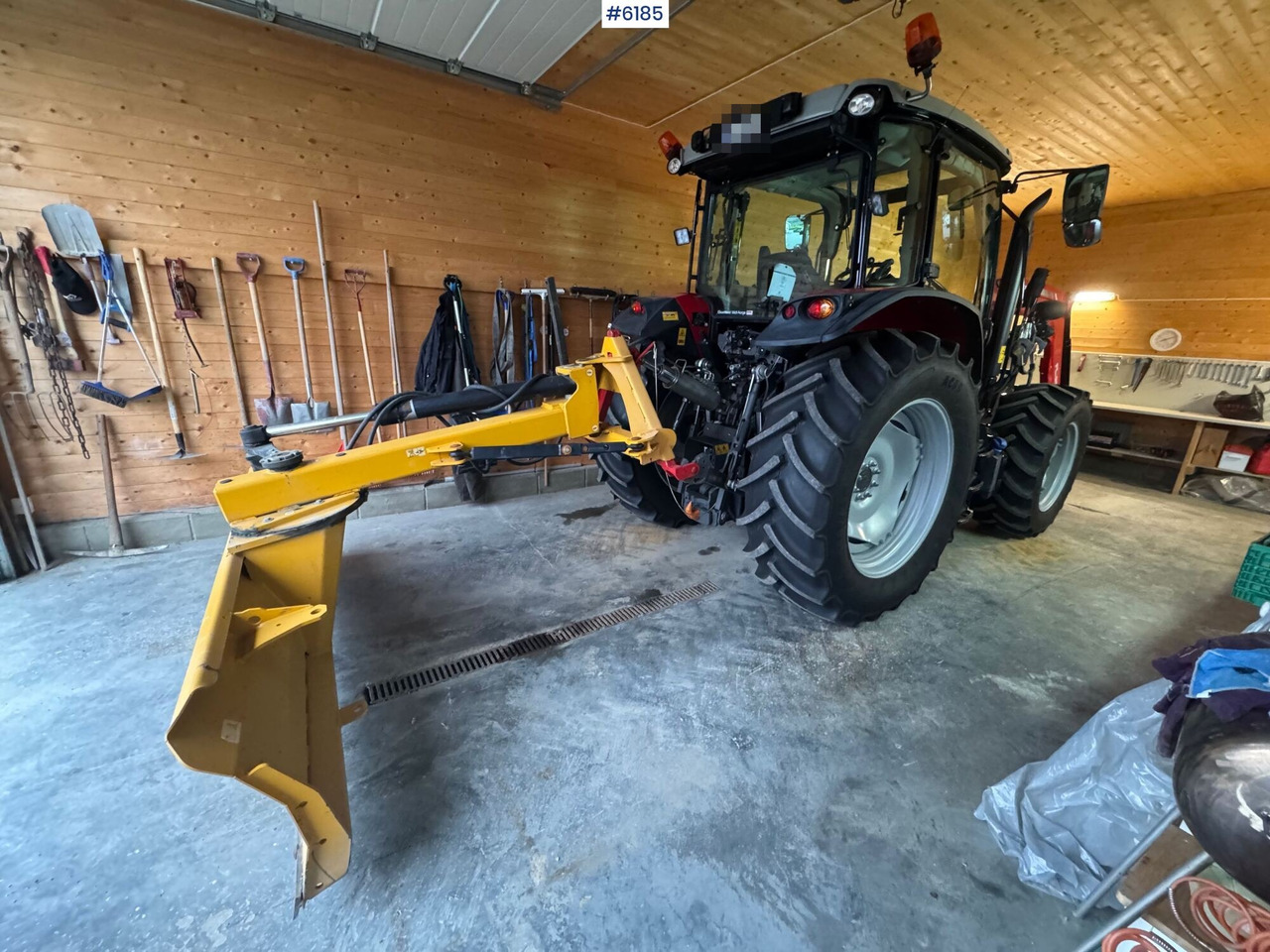 Traktor 2023 Massey Ferguson 5711M Dyna w/ loader with 3rd function. Only 115 hours!: slika Traktor 2023 Massey Ferguson 5711M Dyna w/ loader with 3rd function. Only 115 hours! Traktor 2023 Massey Ferguson 5711M Dyna w/ loader with 3rd function. Only 115 hours!: slika Traktor 2023 Massey Ferguson 5711M Dyna w/ loader with 3rd function. Only 115 hours!