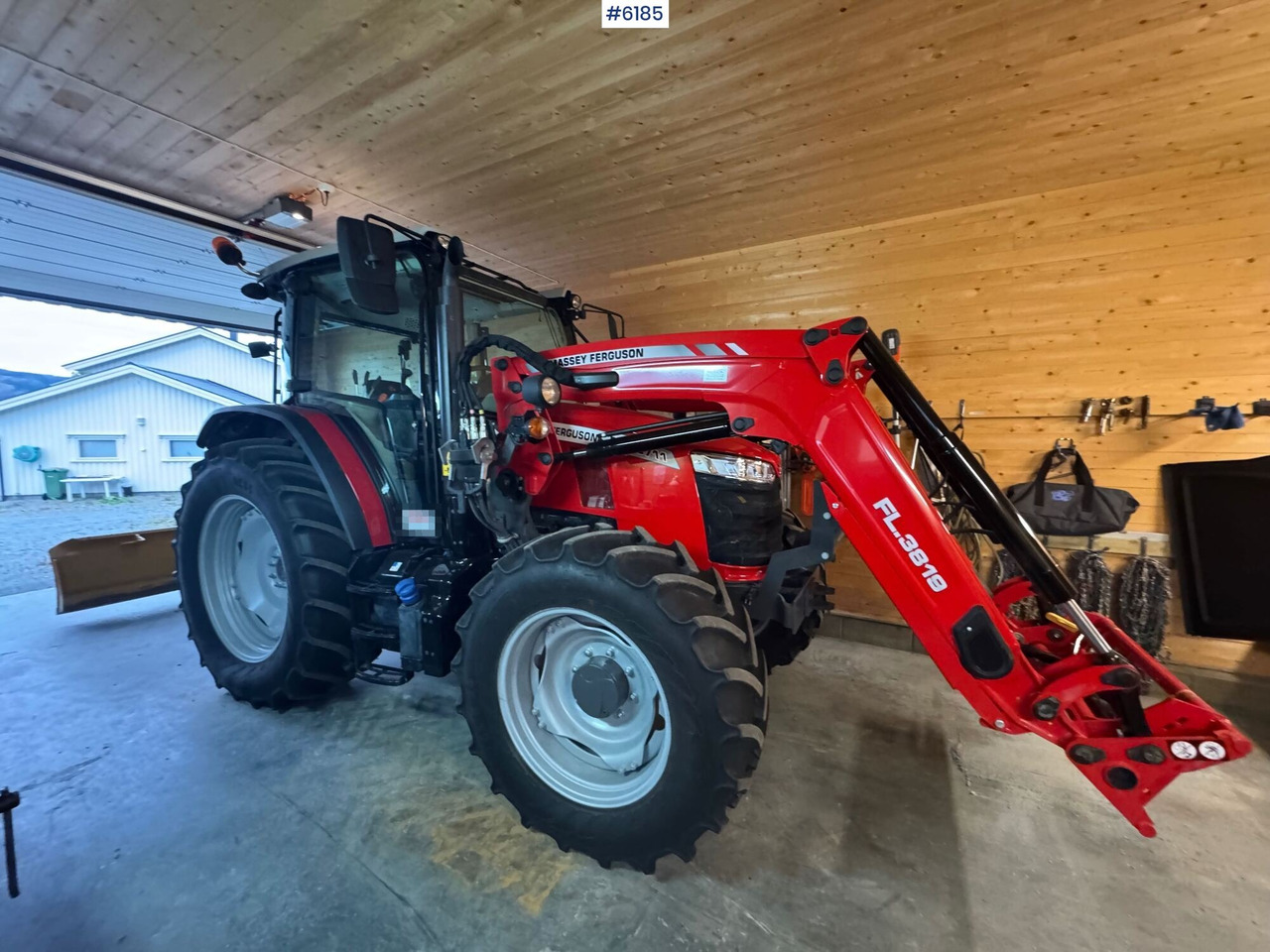 Traktor 2023 Massey Ferguson 5711M Dyna w/ loader with 3rd function. Only 115 hours!: slika Traktor 2023 Massey Ferguson 5711M Dyna w/ loader with 3rd function. Only 115 hours! Traktor 2023 Massey Ferguson 5711M Dyna w/ loader with 3rd function. Only 115 hours!: slika Traktor 2023 Massey Ferguson 5711M Dyna w/ loader with 3rd function. Only 115 hours!