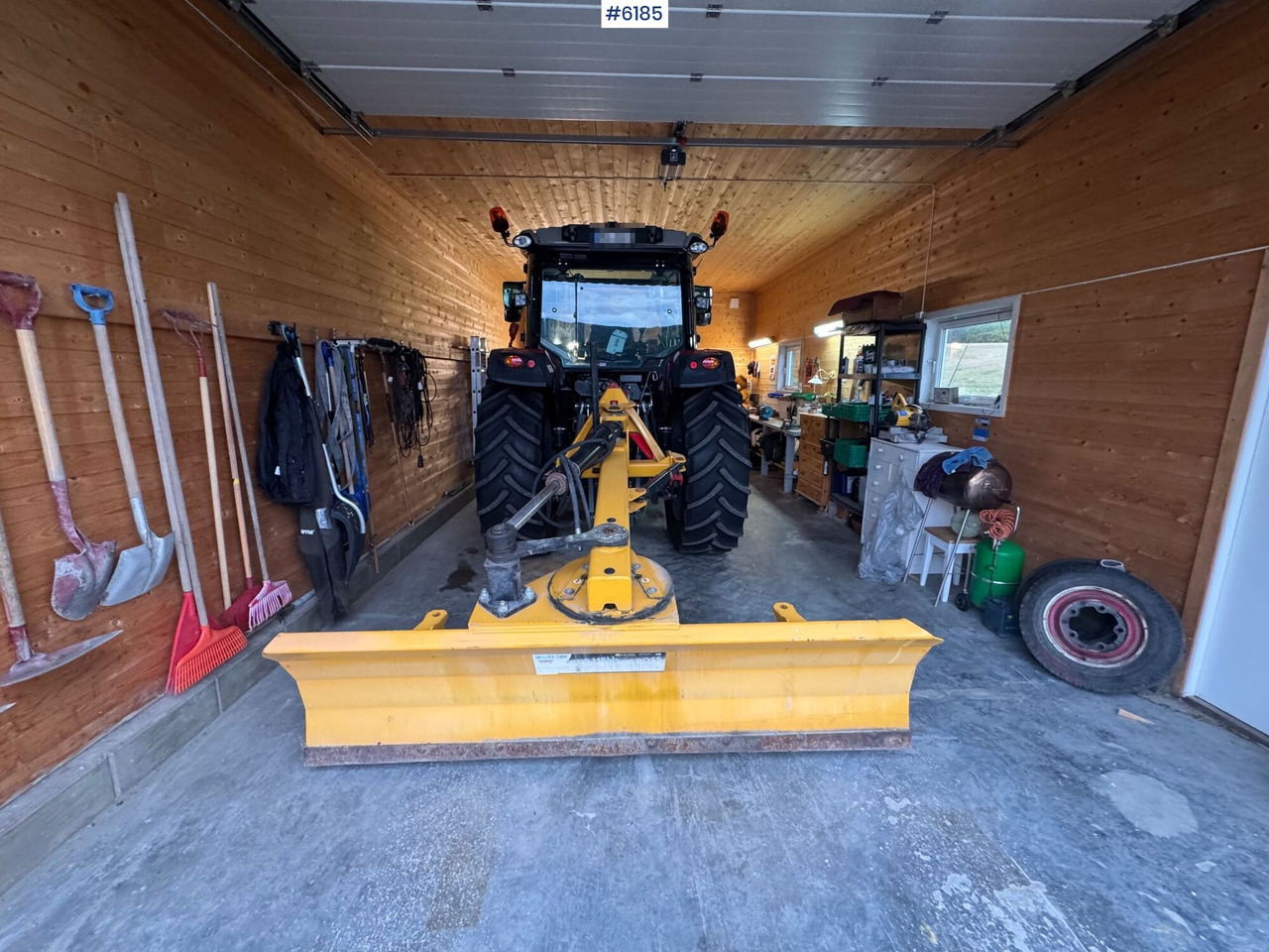 Traktor 2023 Massey Ferguson 5711M Dyna w/ loader with 3rd function. Only 115 hours!: slika Traktor 2023 Massey Ferguson 5711M Dyna w/ loader with 3rd function. Only 115 hours! Traktor 2023 Massey Ferguson 5711M Dyna w/ loader with 3rd function. Only 115 hours!: slika Traktor 2023 Massey Ferguson 5711M Dyna w/ loader with 3rd function. Only 115 hours!