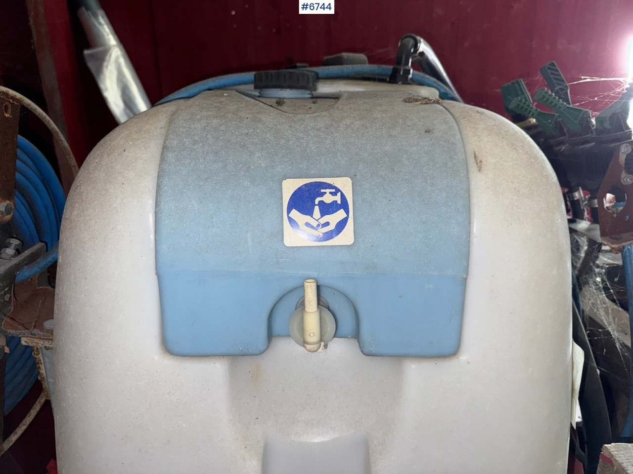 Field sprayer 8 meters - Prskalica: slika Field sprayer 8 meters - Prskalica Field sprayer 8 meters - Prskalica: slika Field sprayer 8 meters - Prskalica