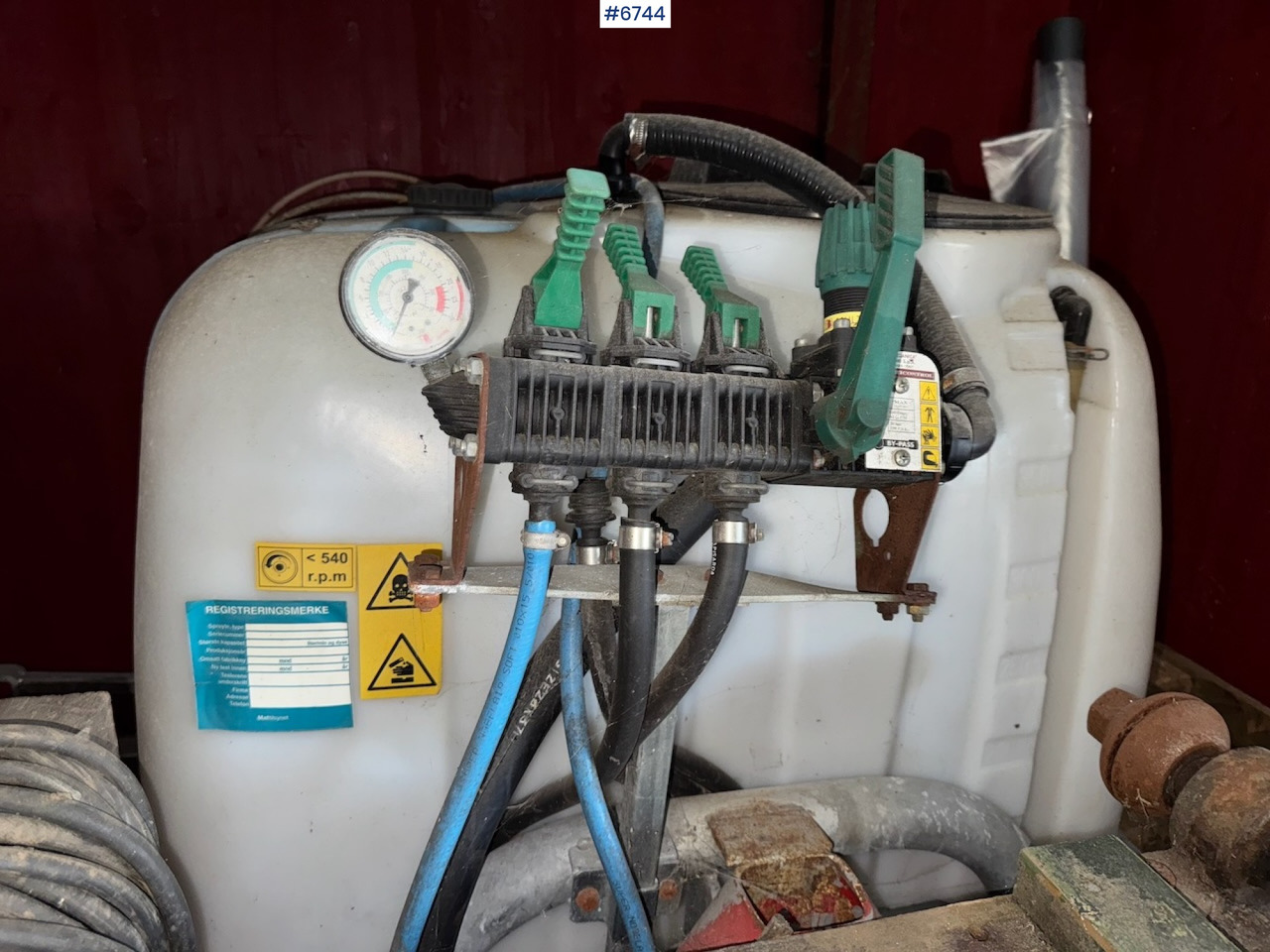 Field sprayer 8 meters - Prskalica: slika Field sprayer 8 meters - Prskalica Field sprayer 8 meters - Prskalica: slika Field sprayer 8 meters - Prskalica