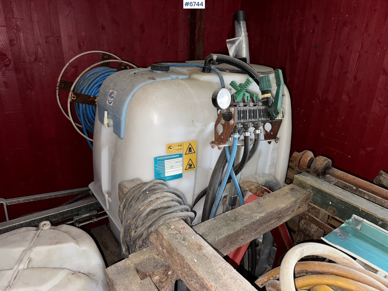 Field sprayer 8 meters - Prskalica: slika Field sprayer 8 meters - Prskalica Field sprayer 8 meters - Prskalica: slika Field sprayer 8 meters - Prskalica