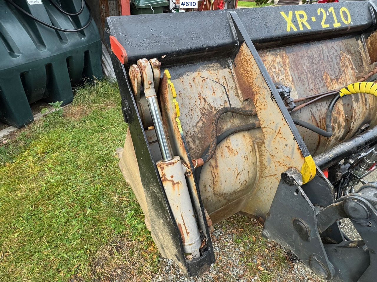 Oprema za obradu tla Hydraulic grading bucket: slika Oprema za obradu tla Hydraulic grading bucket Oprema za obradu tla Hydraulic grading bucket: slika Oprema za obradu tla Hydraulic grading bucket