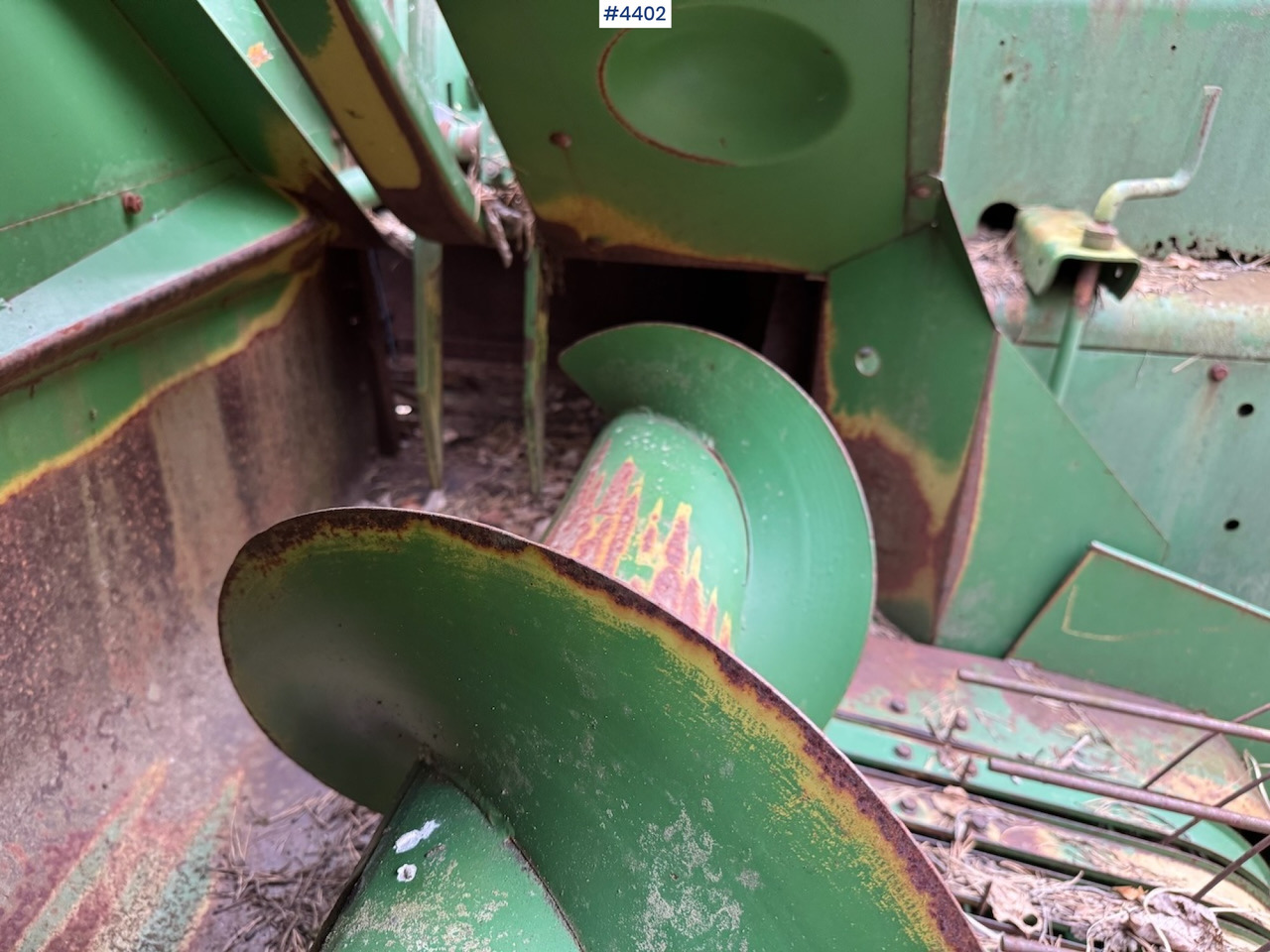 Oprema za prevrtanje sijena John Deere 332 Square Baler: slika Oprema za prevrtanje sijena John Deere 332 Square Baler