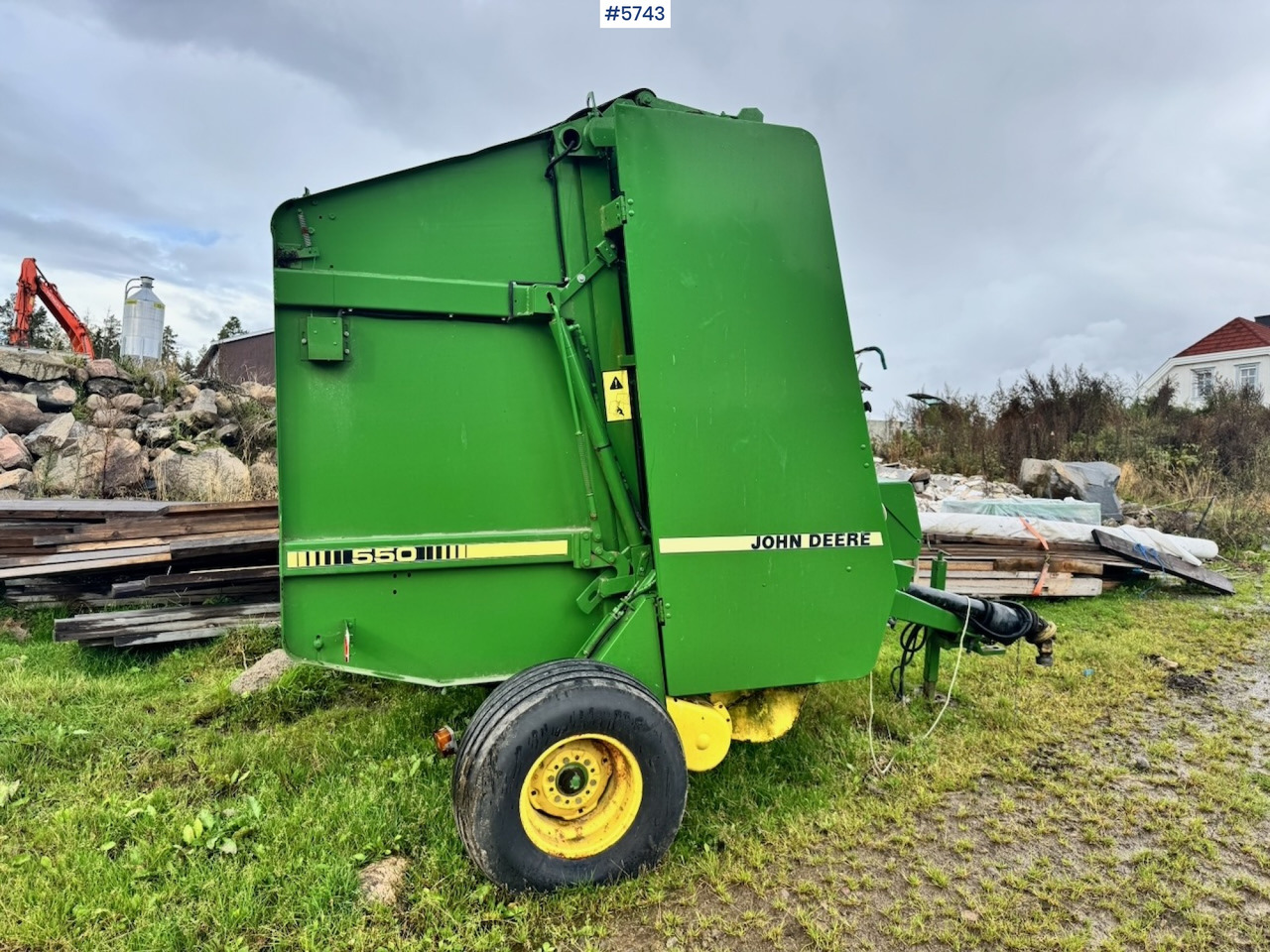 John Deere 550 Round Baler. - Oprema za prevrtanje sijena: slika John Deere 550 Round Baler. - Oprema za prevrtanje sijena John Deere 550 Round Baler. - Oprema za prevrtanje sijena: slika John Deere 550 Round Baler. - Oprema za prevrtanje sijena