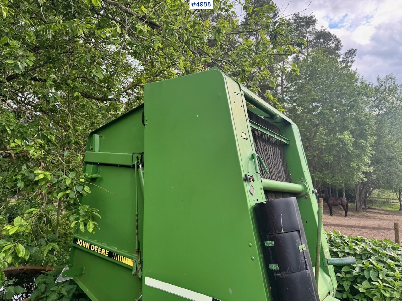 John Deere 550 Round baler with control box - Oprema za prevrtanje sijena: slika John Deere 550 Round baler with control box - Oprema za prevrtanje sijena John Deere 550 Round baler with control box - Oprema za prevrtanje sijena: slika John Deere 550 Round baler with control box - Oprema za prevrtanje sijena