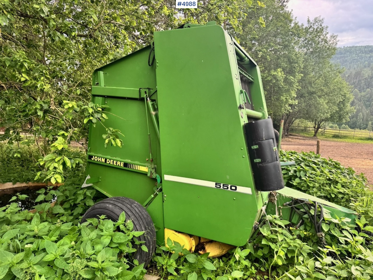 John Deere 550 Round baler with control box - Oprema za prevrtanje sijena: slika John Deere 550 Round baler with control box - Oprema za prevrtanje sijena John Deere 550 Round baler with control box - Oprema za prevrtanje sijena: slika John Deere 550 Round baler with control box - Oprema za prevrtanje sijena