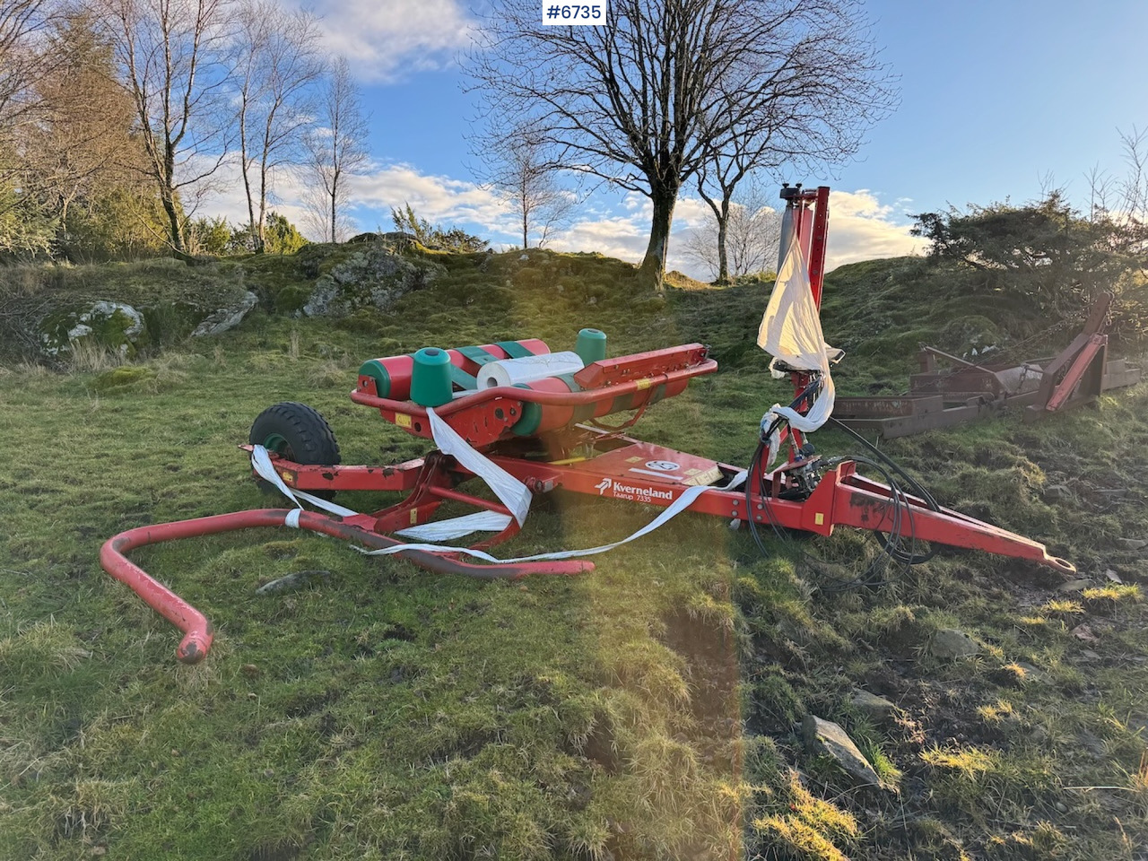 Kverneland Taarup 7335 Round Bale Wrapper - Oprema za prevrtanje sijena: slika Kverneland Taarup 7335 Round Bale Wrapper - Oprema za prevrtanje sijena Kverneland Taarup 7335 Round Bale Wrapper - Oprema za prevrtanje sijena: slika Kverneland Taarup 7335 Round Bale Wrapper - Oprema za prevrtanje sijena