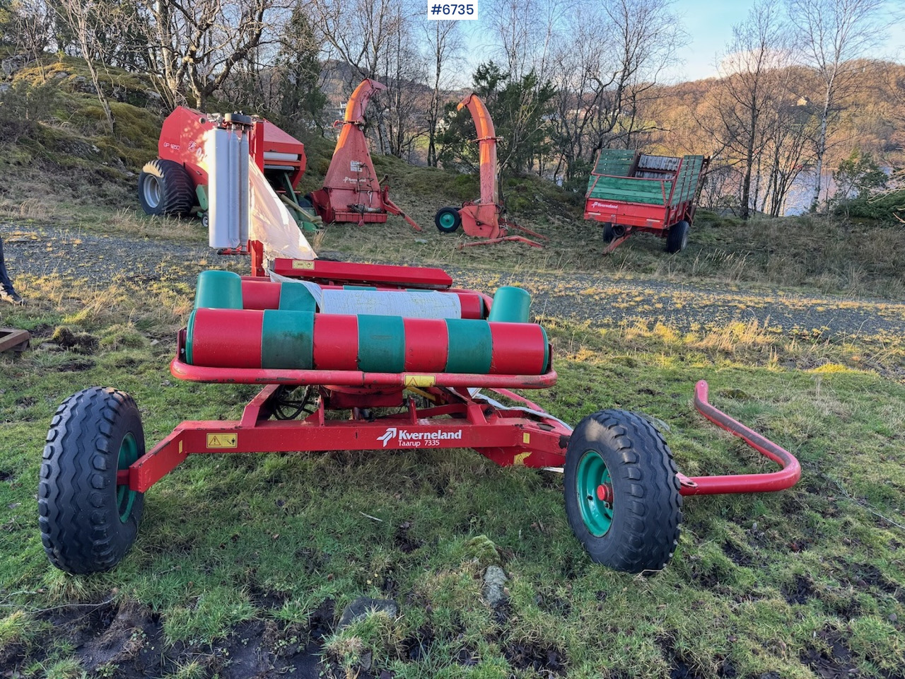 Oprema za prevrtanje sijena Kverneland Taarup 7335 Round Bale Wrapper: slika Oprema za prevrtanje sijena Kverneland Taarup 7335 Round Bale Wrapper