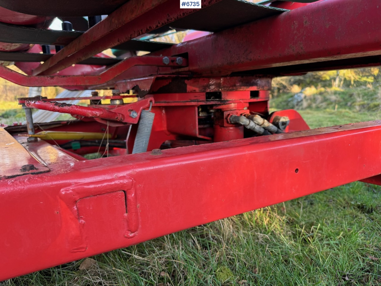 Oprema za prevrtanje sijena Kverneland Taarup 7335 Round Bale Wrapper: slika Oprema za prevrtanje sijena Kverneland Taarup 7335 Round Bale Wrapper