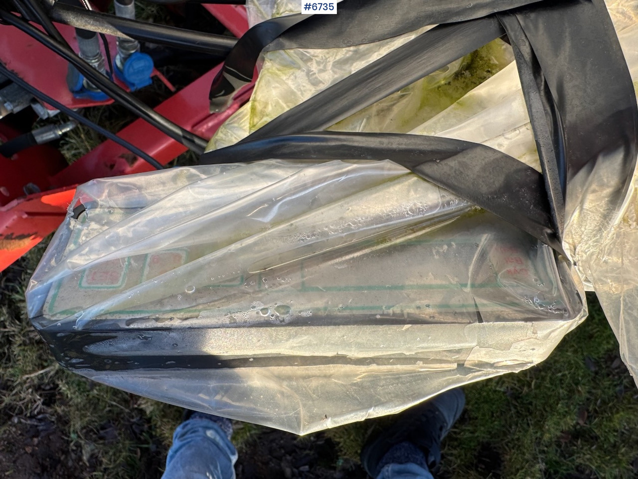 Oprema za prevrtanje sijena Kverneland Taarup 7335 Round Bale Wrapper: slika Oprema za prevrtanje sijena Kverneland Taarup 7335 Round Bale Wrapper