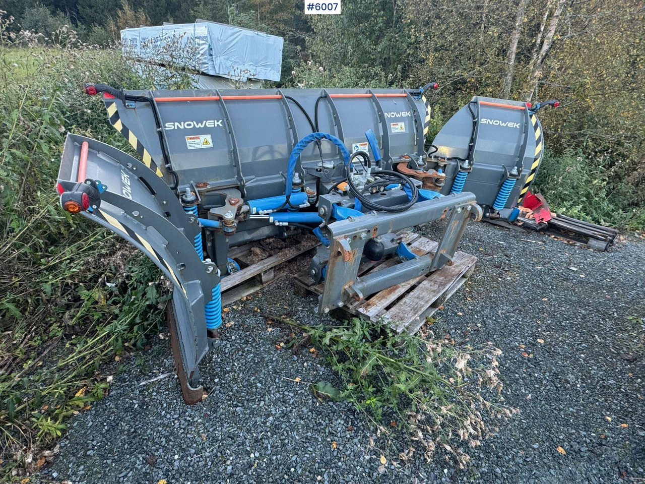 2021 Snowek U420 U-plog - Namjenska/ Posebna vozila: slika 2021 Snowek U420 U-plog - Namjenska/ Posebna vozila 2021 Snowek U420 U-plog - Namjenska/ Posebna vozila: slika 2021 Snowek U420 U-plog - Namjenska/ Posebna vozila