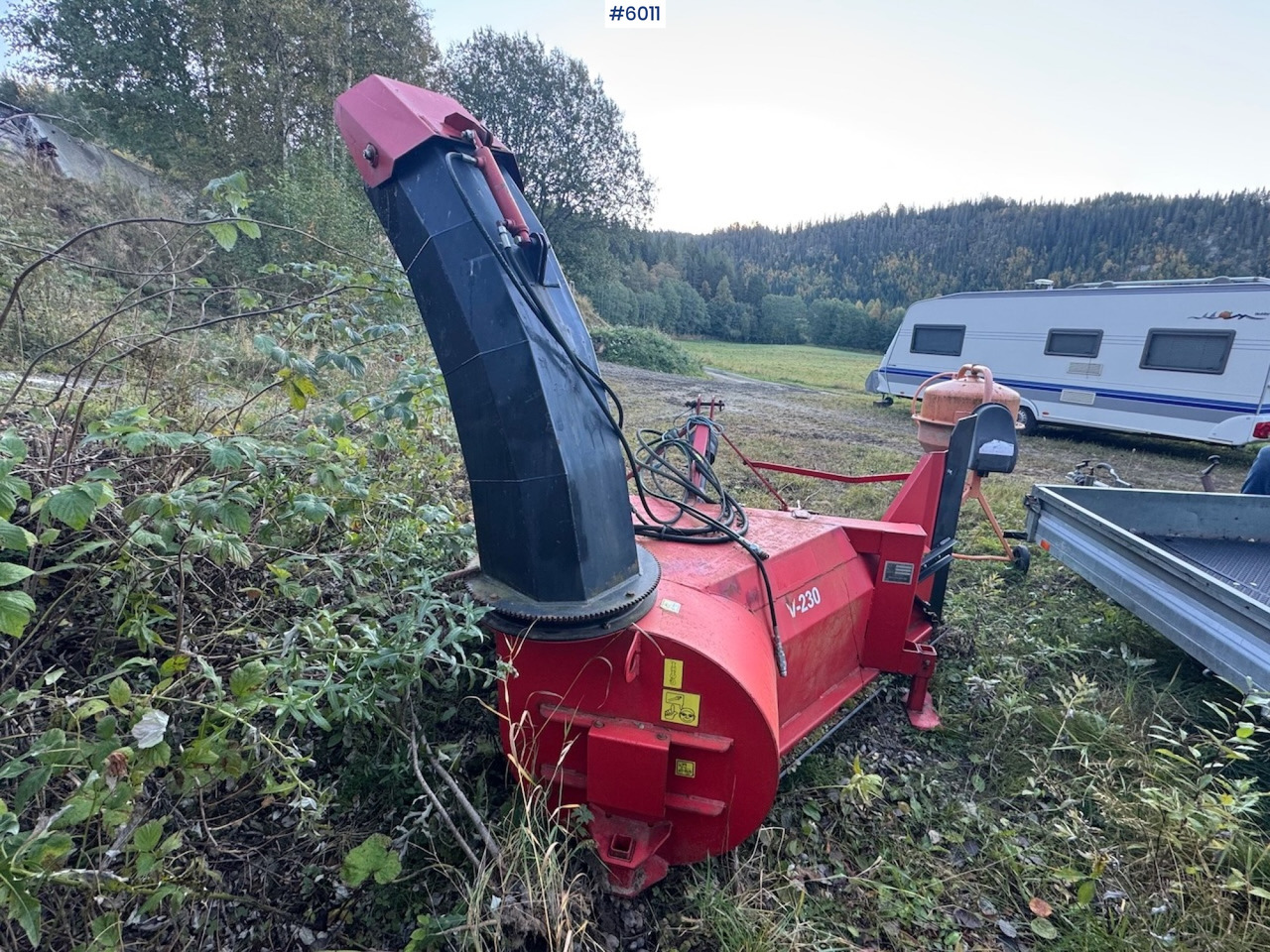 SISU Handel V-230 Snow blower - Namjenska/ Posebna vozila: slika SISU Handel V-230 Snow blower - Namjenska/ Posebna vozila SISU Handel V-230 Snow blower - Namjenska/ Posebna vozila: slika SISU Handel V-230 Snow blower - Namjenska/ Posebna vozila