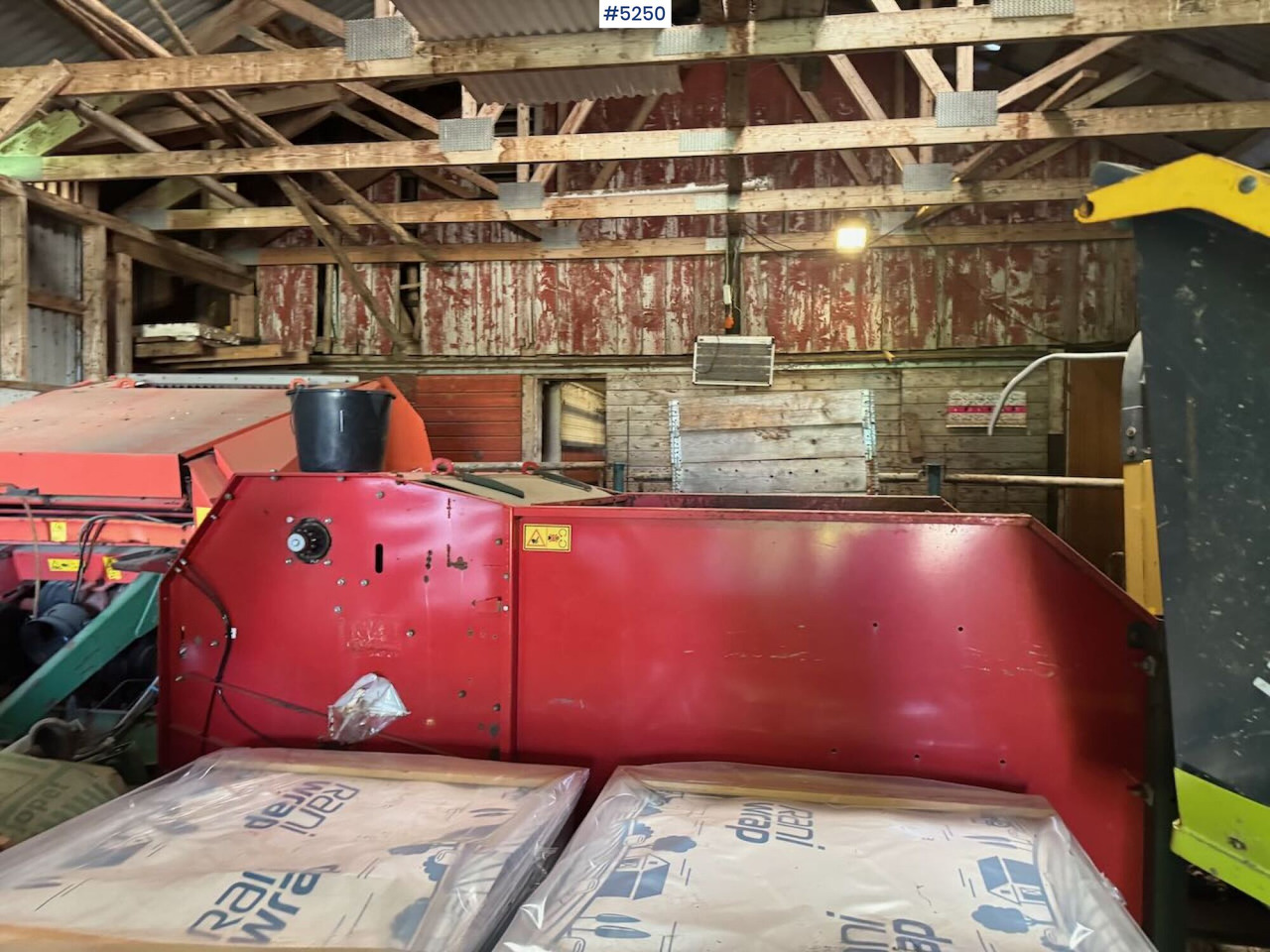 TKS K2 CombiCutter (round‑bale shredder/feeder machine) - Oprema za prevrtanje sijena: slika TKS K2 CombiCutter (round‑bale shredder/feeder machine) - Oprema za prevrtanje sijena TKS K2 CombiCutter (round‑bale shredder/feeder machine) - Oprema za prevrtanje sijena: slika TKS K2 CombiCutter (round‑bale shredder/feeder machine) - Oprema za prevrtanje sijena