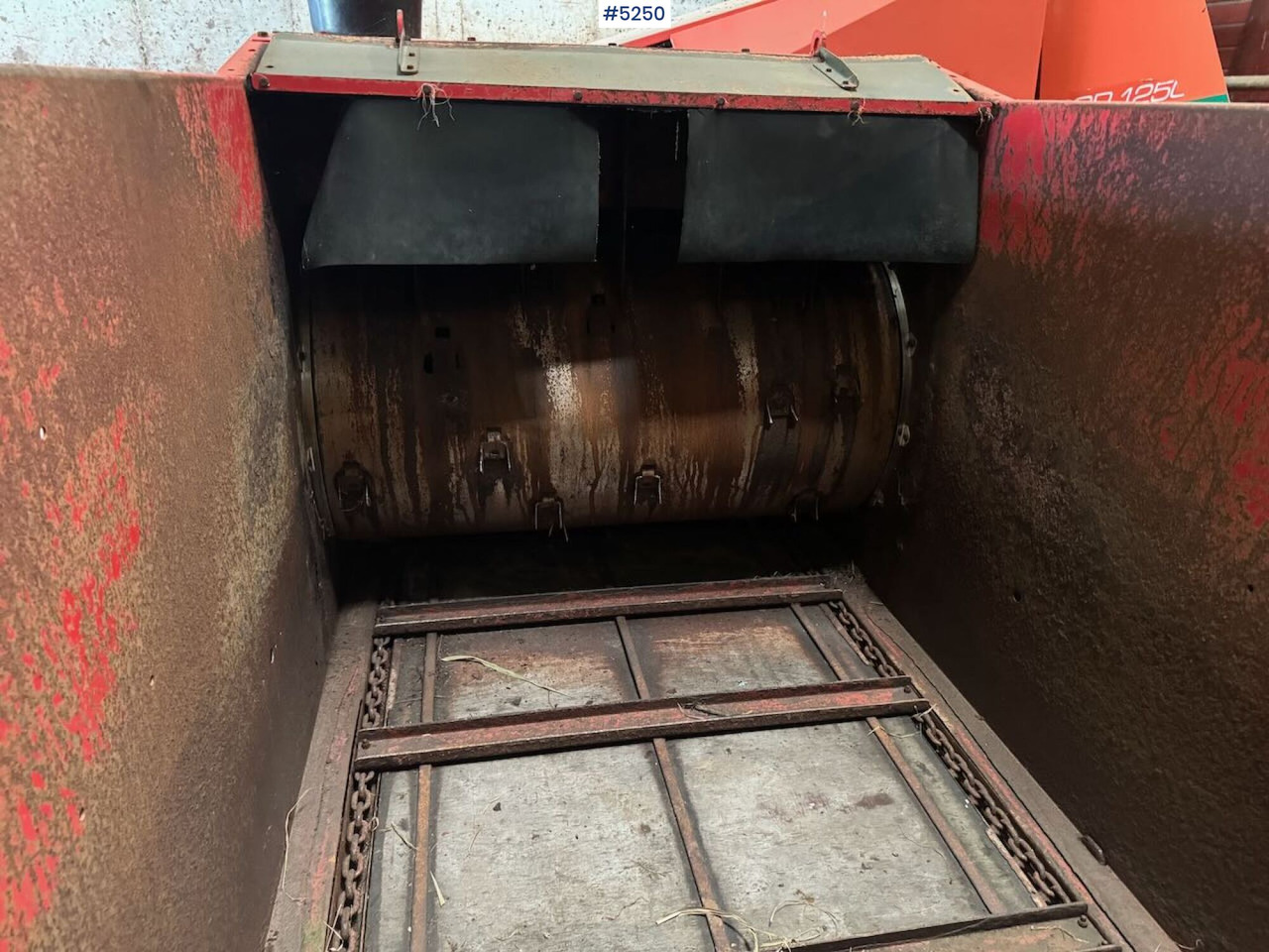 TKS K2 CombiCutter (round‑bale shredder/feeder machine) - Oprema za prevrtanje sijena: slika TKS K2 CombiCutter (round‑bale shredder/feeder machine) - Oprema za prevrtanje sijena TKS K2 CombiCutter (round‑bale shredder/feeder machine) - Oprema za prevrtanje sijena: slika TKS K2 CombiCutter (round‑bale shredder/feeder machine) - Oprema za prevrtanje sijena
