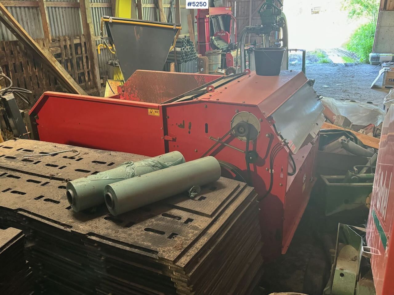 TKS K2 CombiCutter (round‑bale shredder/feeder machine) - Oprema za prevrtanje sijena: slika TKS K2 CombiCutter (round‑bale shredder/feeder machine) - Oprema za prevrtanje sijena TKS K2 CombiCutter (round‑bale shredder/feeder machine) - Oprema za prevrtanje sijena: slika TKS K2 CombiCutter (round‑bale shredder/feeder machine) - Oprema za prevrtanje sijena