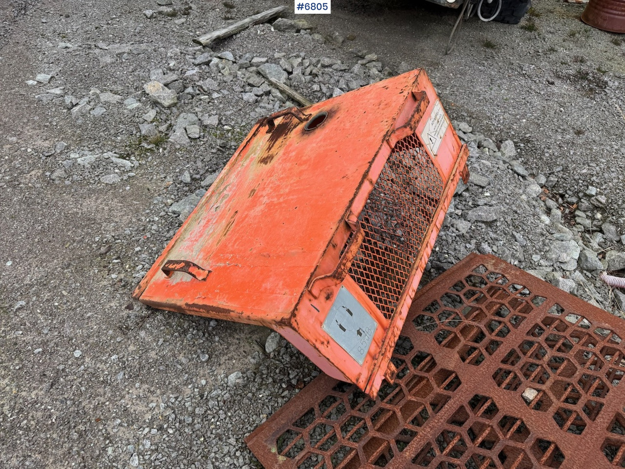 Traktor Valtra 8150 m/ Tamrock Trimmer 200 PB.: slika Traktor Valtra 8150 m/ Tamrock Trimmer 200 PB.