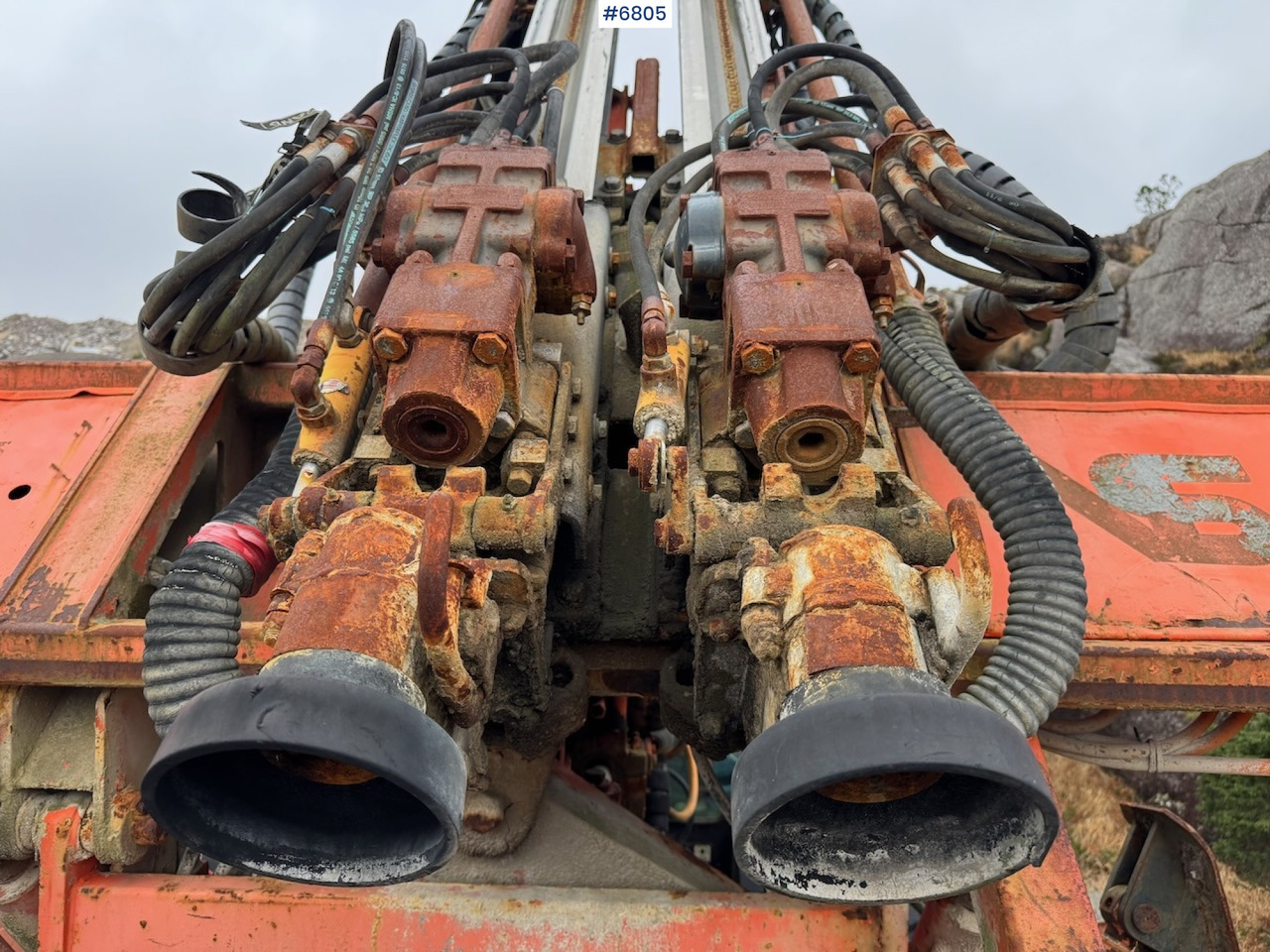 Traktor Valtra 8150 m/ Tamrock Trimmer 200 PB.: slika Traktor Valtra 8150 m/ Tamrock Trimmer 200 PB.