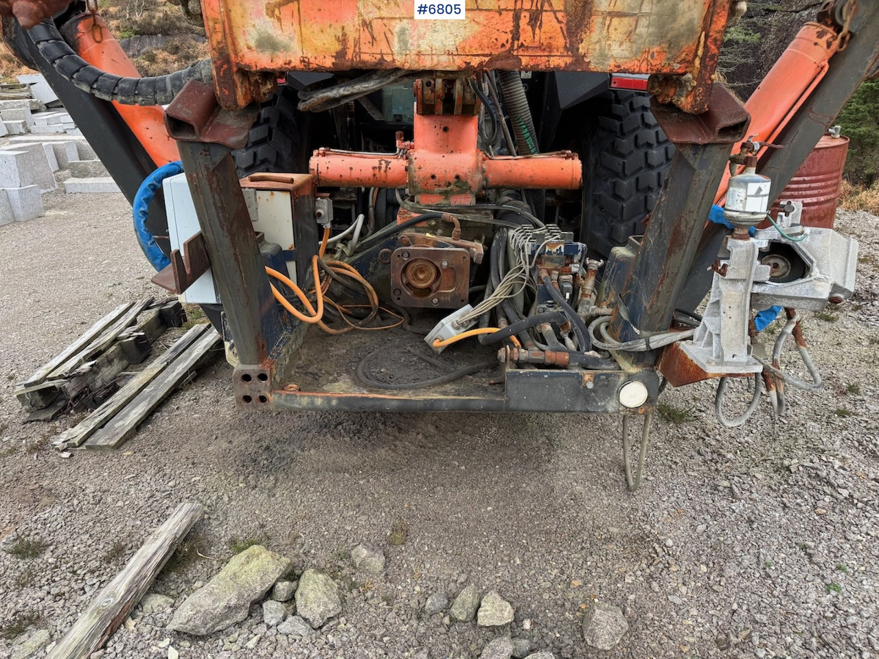 Traktor Valtra 8150 m/ Tamrock Trimmer 200 PB.: slika Traktor Valtra 8150 m/ Tamrock Trimmer 200 PB.