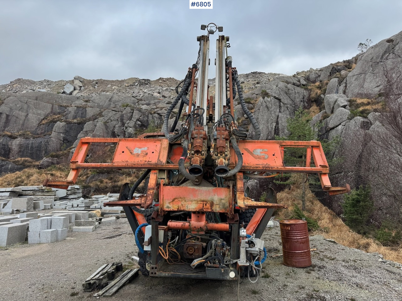 Traktor Valtra 8150 m/ Tamrock Trimmer 200 PB.: slika Traktor Valtra 8150 m/ Tamrock Trimmer 200 PB.