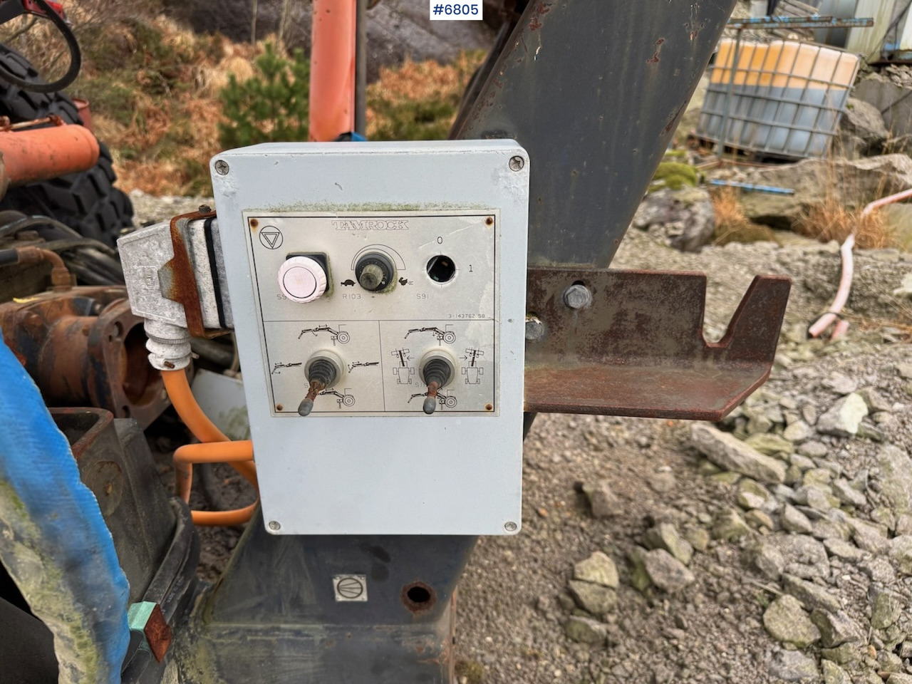 Traktor Valtra 8150 m/ Tamrock Trimmer 200 PB.: slika Traktor Valtra 8150 m/ Tamrock Trimmer 200 PB.