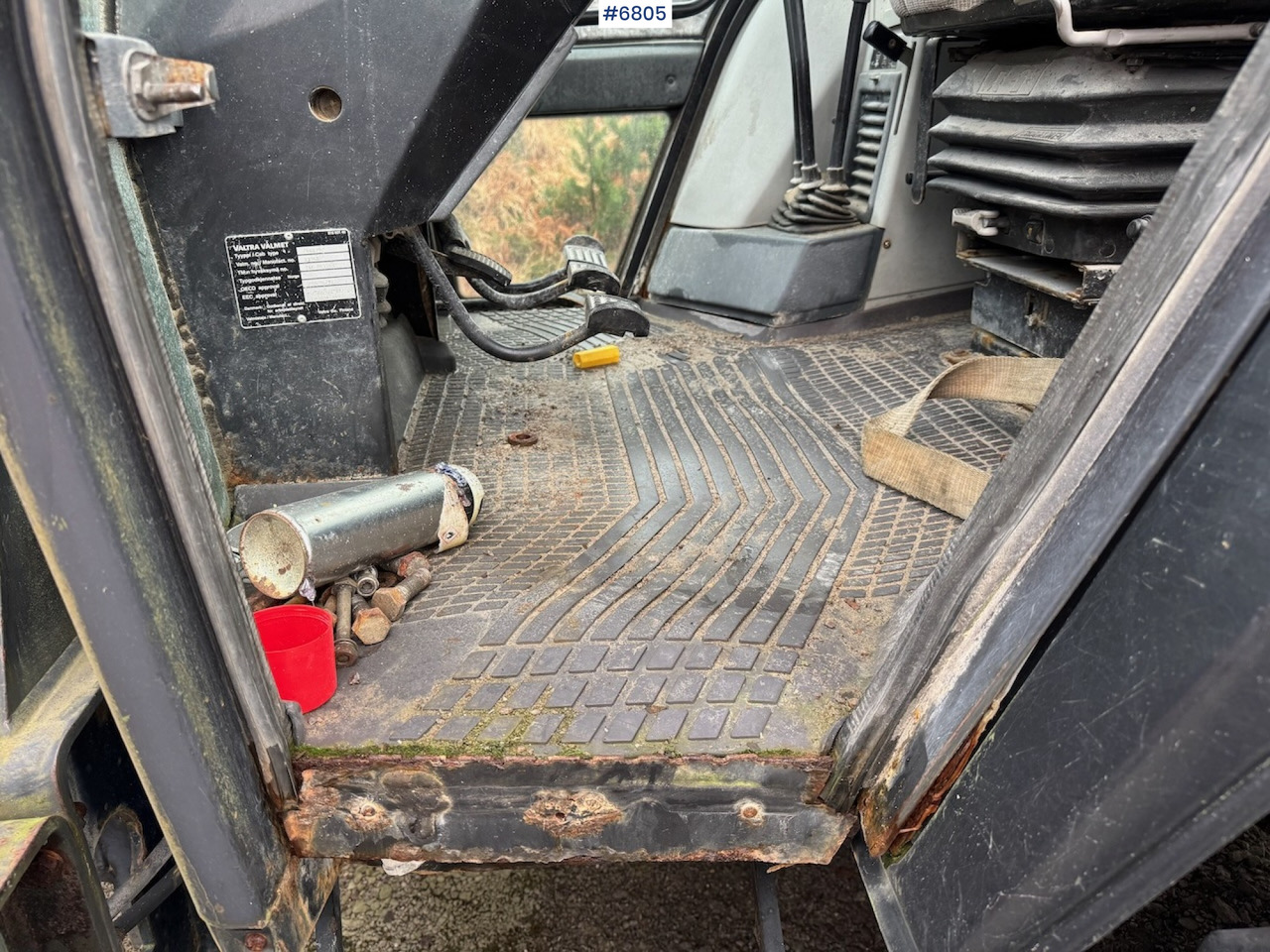 Traktor Valtra 8150 m/ Tamrock Trimmer 200 PB.: slika Traktor Valtra 8150 m/ Tamrock Trimmer 200 PB.