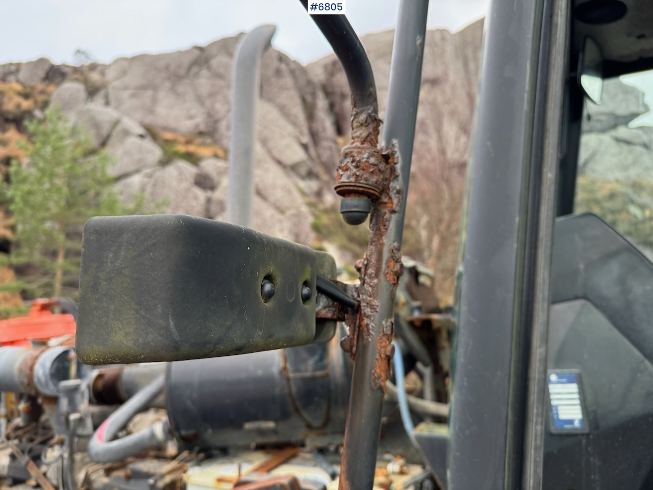 Traktor Valtra 8150 m/ Tamrock Trimmer 200 PB.: slika Traktor Valtra 8150 m/ Tamrock Trimmer 200 PB.