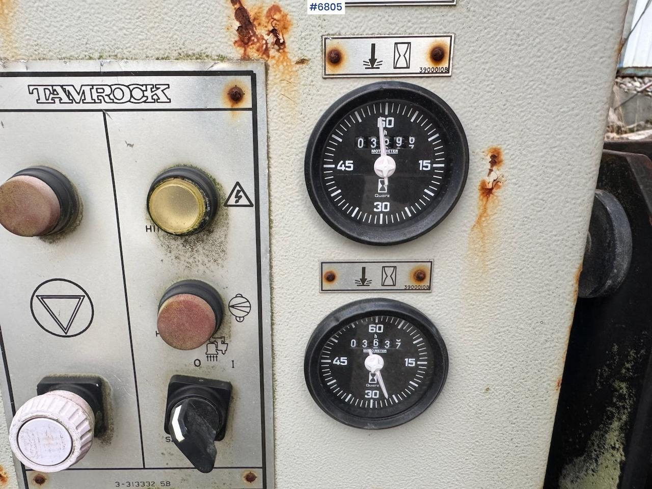 Traktor Valtra 8150 m/ Tamrock Trimmer 200 PB.: slika Traktor Valtra 8150 m/ Tamrock Trimmer 200 PB.