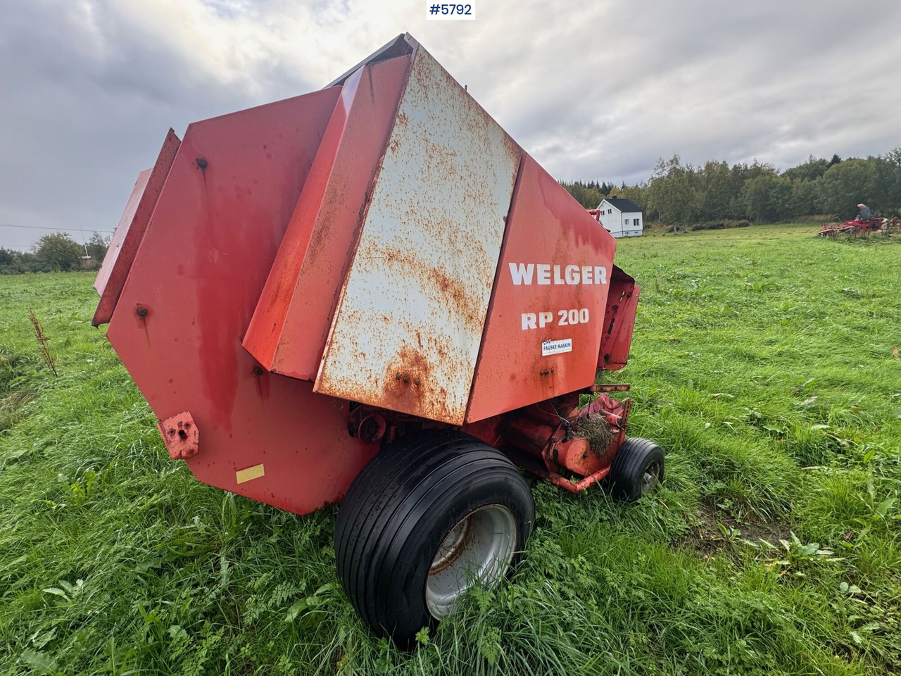 Welger RP 200 Mastercut round baler. Partially repaired object. - Oprema za prevrtanje sijena: slika Welger RP 200 Mastercut round baler. Partially repaired object. - Oprema za prevrtanje sijena Welger RP 200 Mastercut round baler. Partially repaired object. - Oprema za prevrtanje sijena: slika Welger RP 200 Mastercut round baler. Partially repaired object. - Oprema za prevrtanje sijena