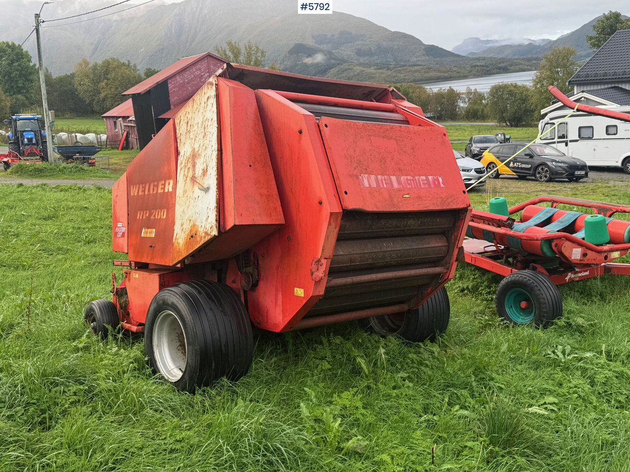 Welger RP 200 Mastercut round baler. Partially repaired object. - Oprema za prevrtanje sijena: slika Welger RP 200 Mastercut round baler. Partially repaired object. - Oprema za prevrtanje sijena Welger RP 200 Mastercut round baler. Partially repaired object. - Oprema za prevrtanje sijena: slika Welger RP 200 Mastercut round baler. Partially repaired object. - Oprema za prevrtanje sijena