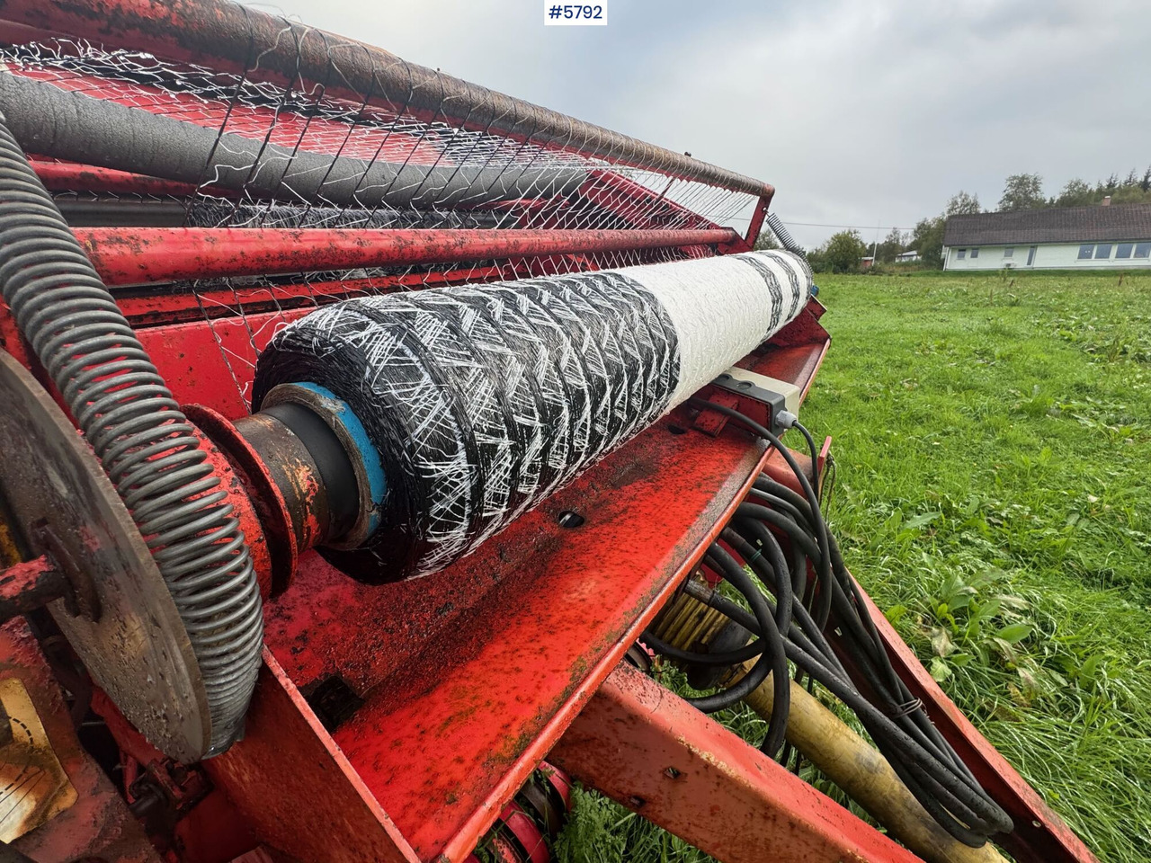 Welger RP 200 Mastercut round baler. Partially repaired object. - Oprema za prevrtanje sijena: slika Welger RP 200 Mastercut round baler. Partially repaired object. - Oprema za prevrtanje sijena Welger RP 200 Mastercut round baler. Partially repaired object. - Oprema za prevrtanje sijena: slika Welger RP 200 Mastercut round baler. Partially repaired object. - Oprema za prevrtanje sijena