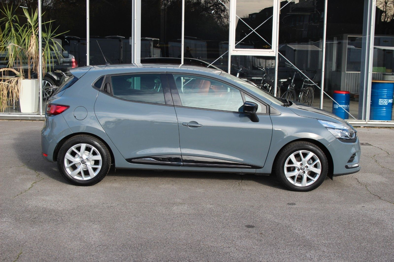 Renault Clio IV Limited 13tKM aus Rentnerbesitz Navi - Limuzina: slika Renault Clio IV Limited 13tKM aus Rentnerbesitz Navi - Limuzina Renault Clio IV Limited 13tKM aus Rentnerbesitz Navi - Limuzina: slika Renault Clio IV Limited 13tKM aus Rentnerbesitz Navi - Limuzina